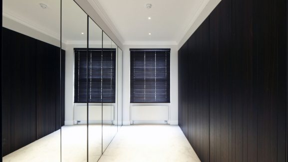 12 Herbert Crescent Knightsbridge walk-in closet